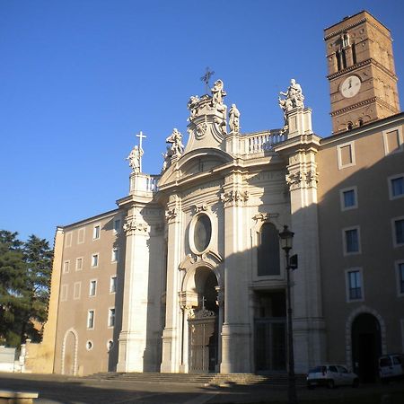 B&B La Finestra Di Fronte Rome Bagian luar foto