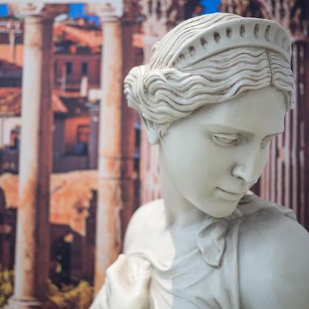 B&B La Finestra Di Fronte Rome Bagian luar foto