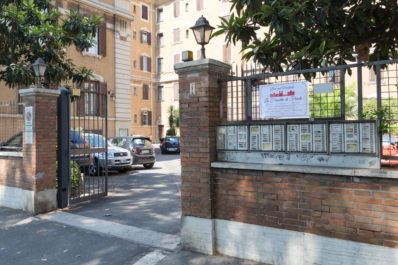 B&B La Finestra Di Fronte Rome Bagian luar foto