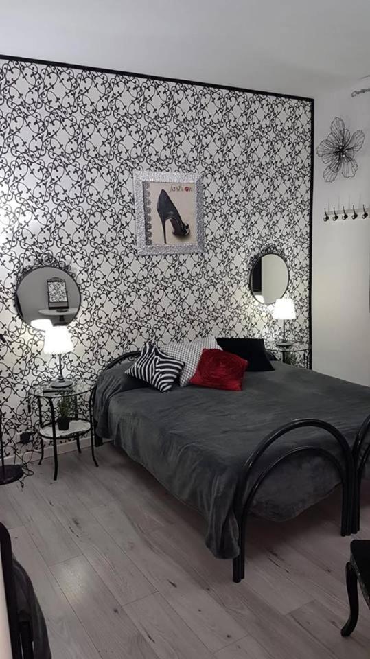 B&B La Finestra Di Fronte Rome Bagian luar foto