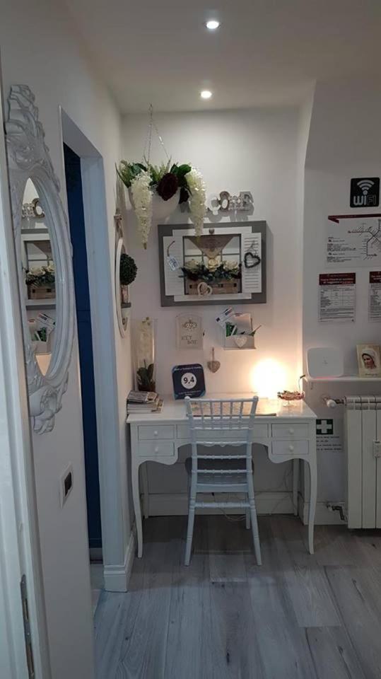 B&B La Finestra Di Fronte Rome Bagian luar foto